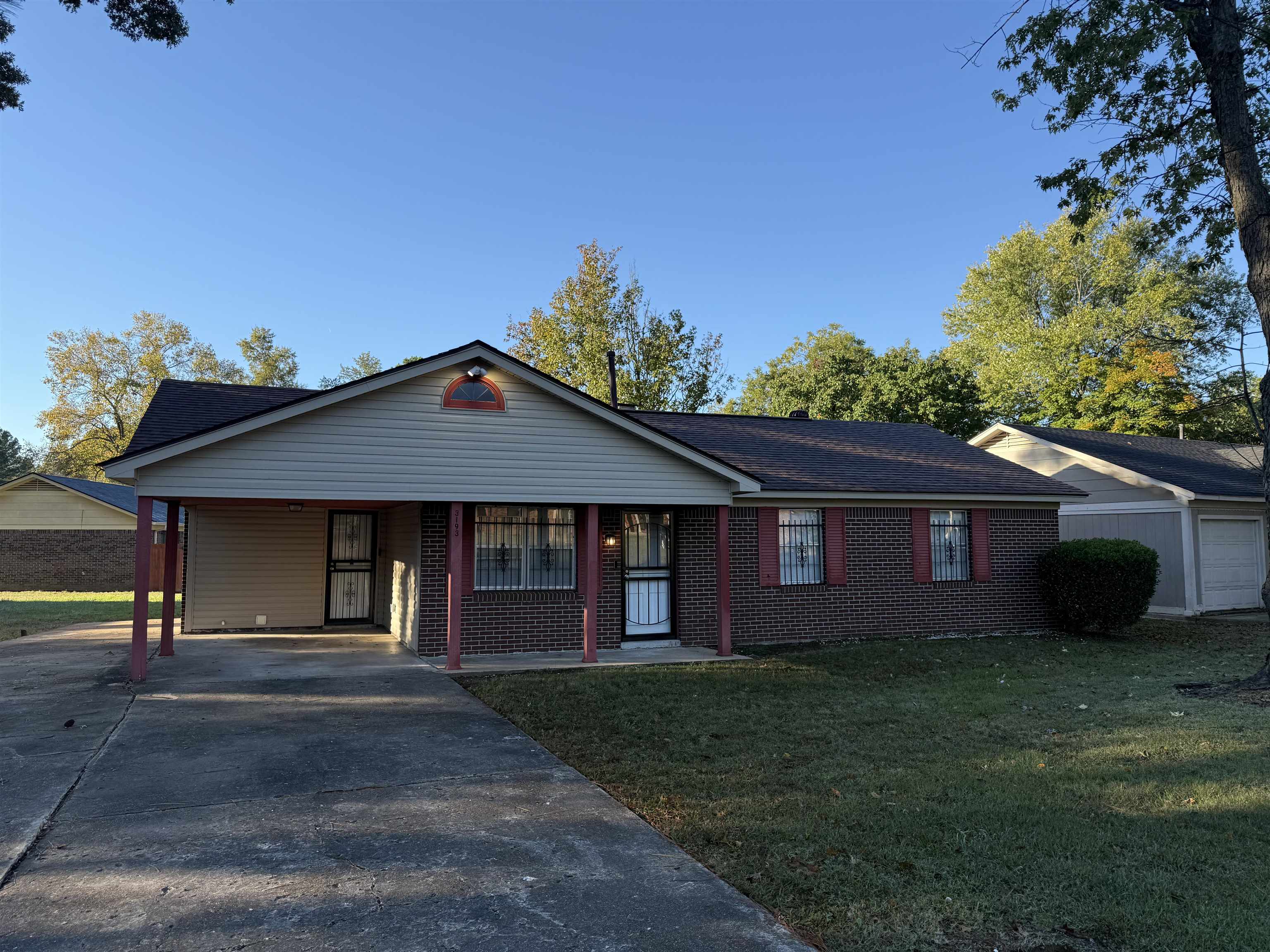 3193 Rendezvous Lane Memphis, TN 38118 - Photo 2 of 24 a front view of a house with garden