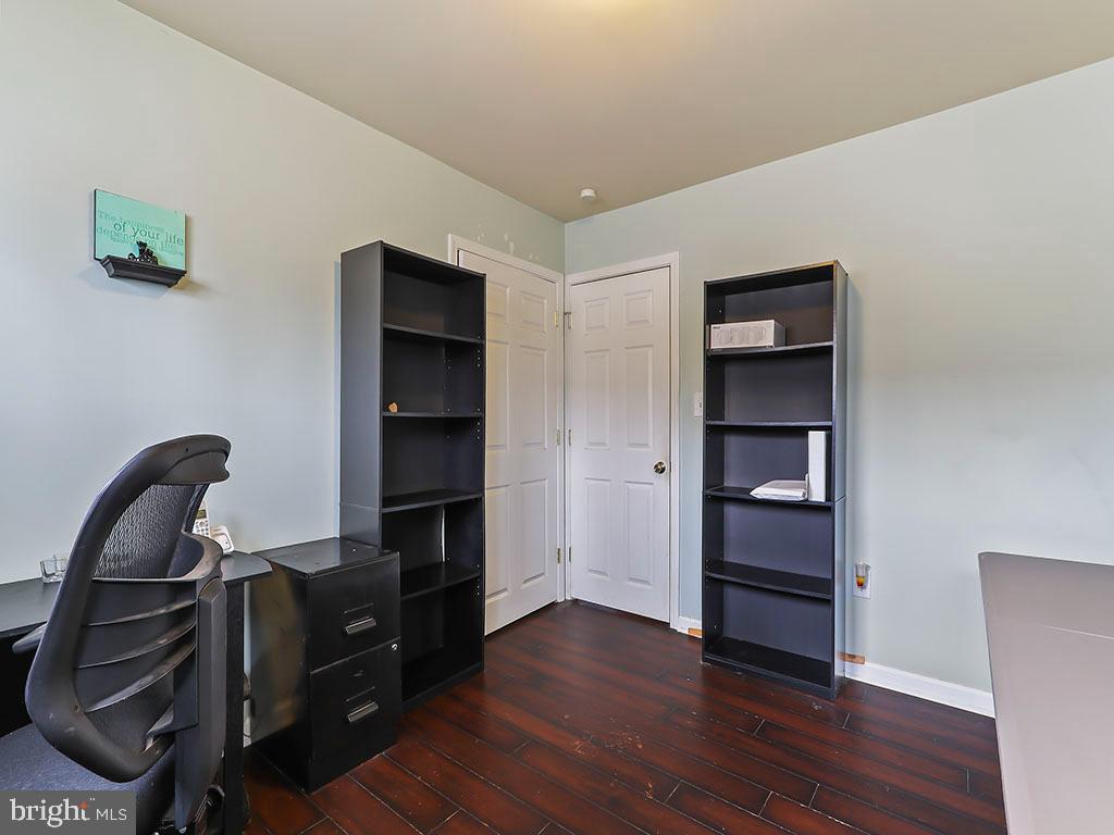 72 Incurve Road Levittown, PA 19057 - Photo 28 of 39 Gallery Image 28
