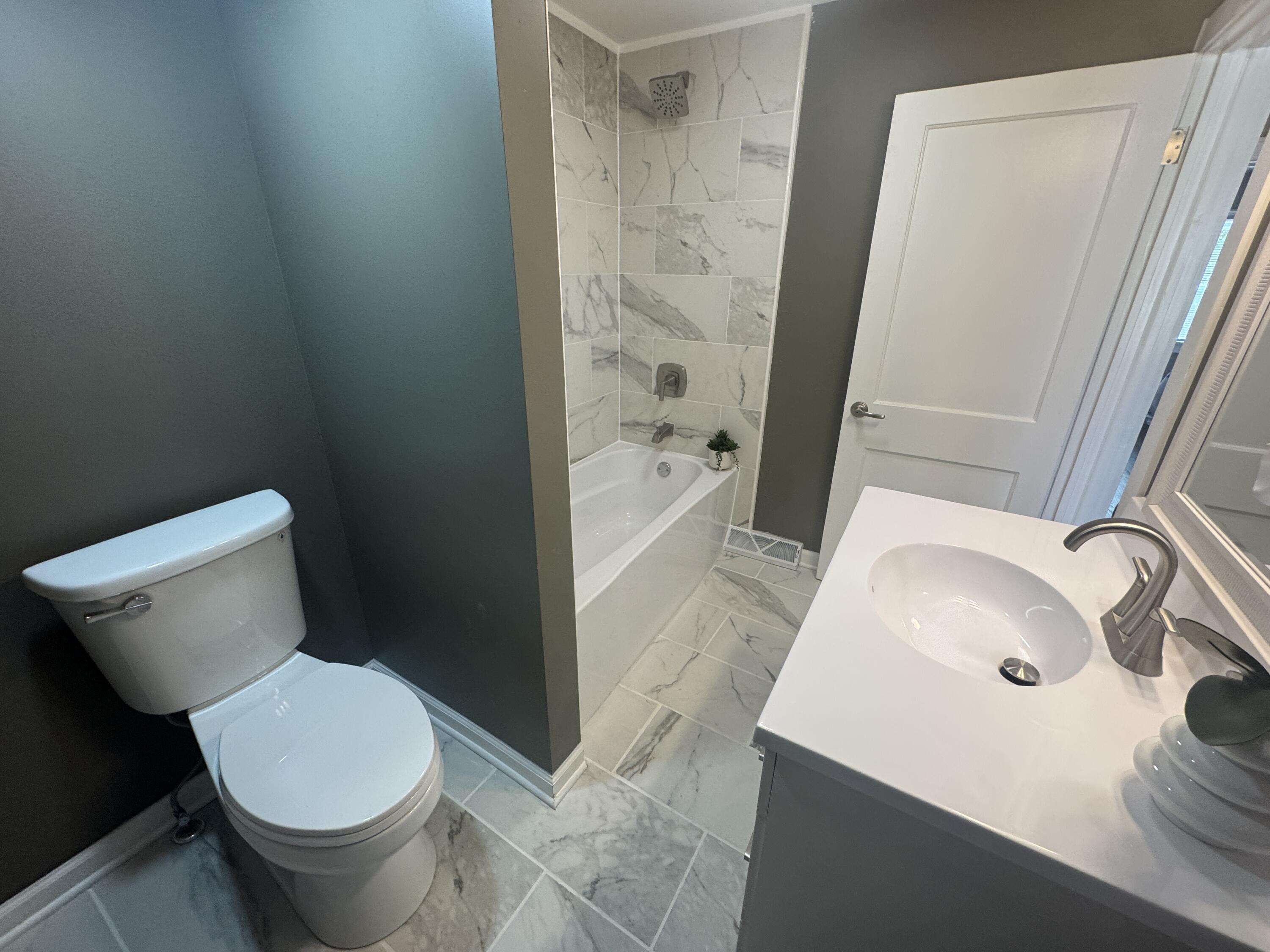2220 75th Street Kenosha, WI 53143 - Photo 8 of 15 Full bath, angle 2