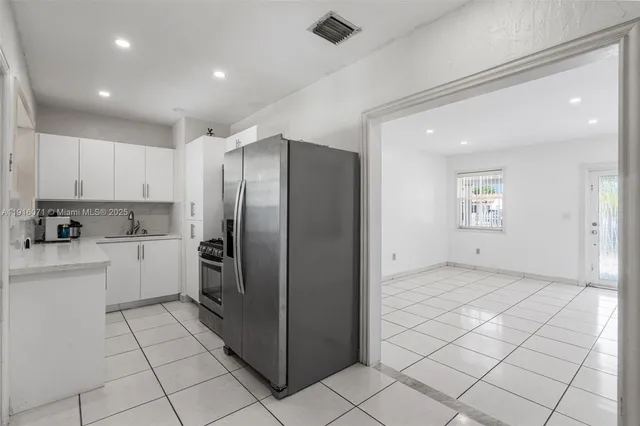 $3,800 | 911 East 32nd Street, Hialeah, FL 33013