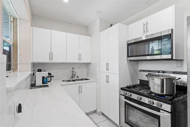 $3,800 | 911 East 32nd Street, Hialeah, FL 33013