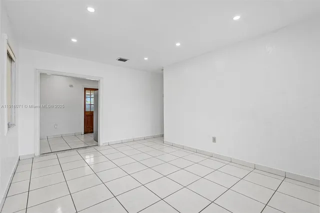 $3,800 | 911 East 32nd Street, Hialeah, FL 33013