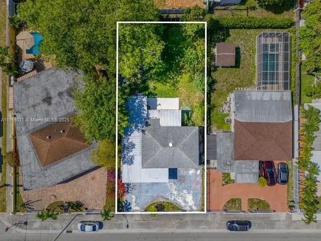 $3,800 | 911 East 32nd Street, Hialeah, FL 33013