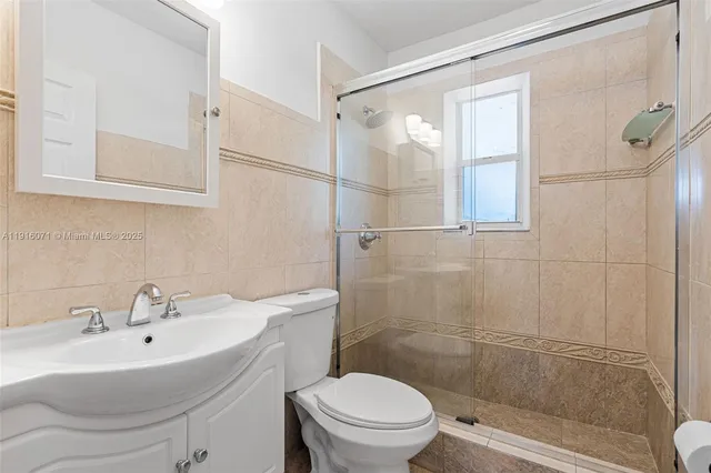 $3,800 | 911 East 32nd Street, Hialeah, FL 33013