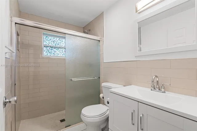 $3,800 | 911 East 32nd Street, Hialeah, FL 33013