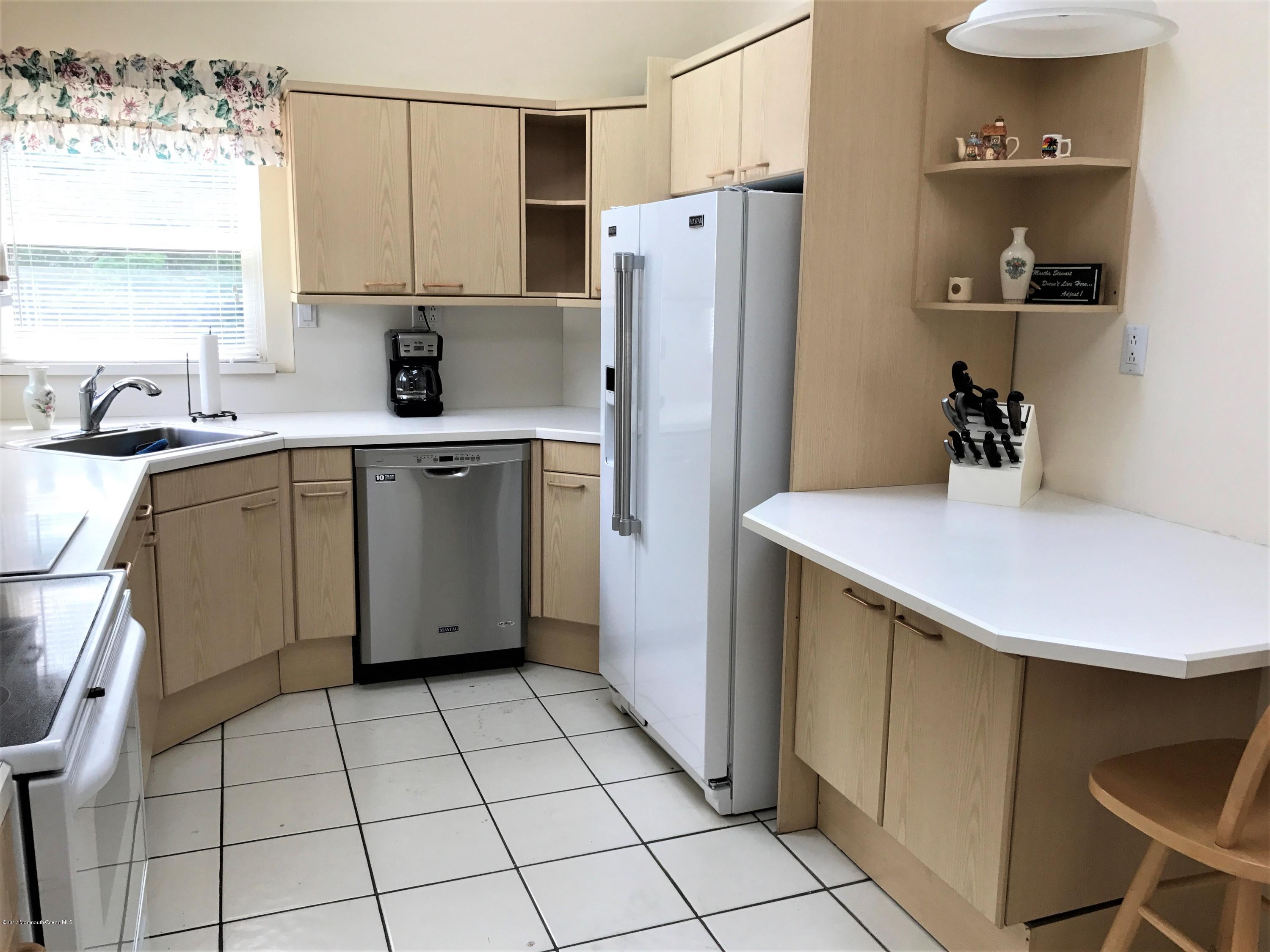 852 Colts Neck Road Freehold, NJ 07728 - Photo 6 of 19 IMG_2222 (2)