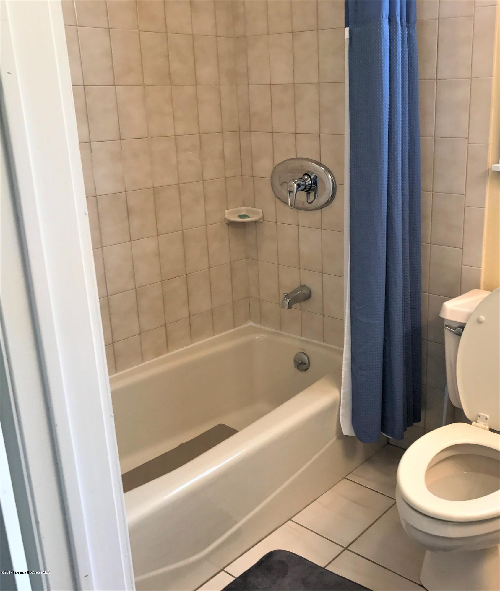 852 Colts Neck Road Freehold, NJ 07728 - Photo 9 of 19 IMG_2202 (2)