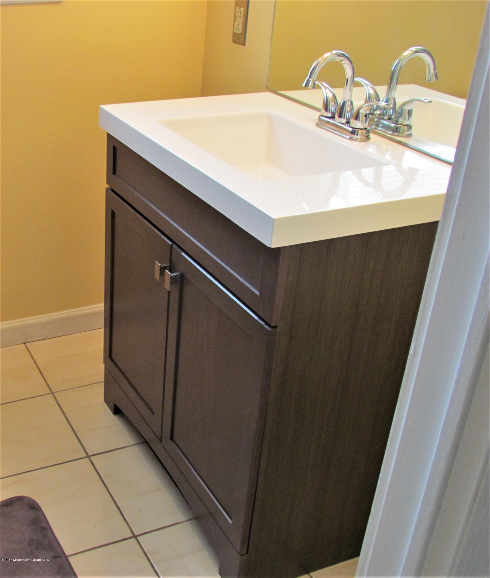 852 Colts Neck Road Freehold, NJ 07728 - Photo 10 of 19 IMG_4976 (2)