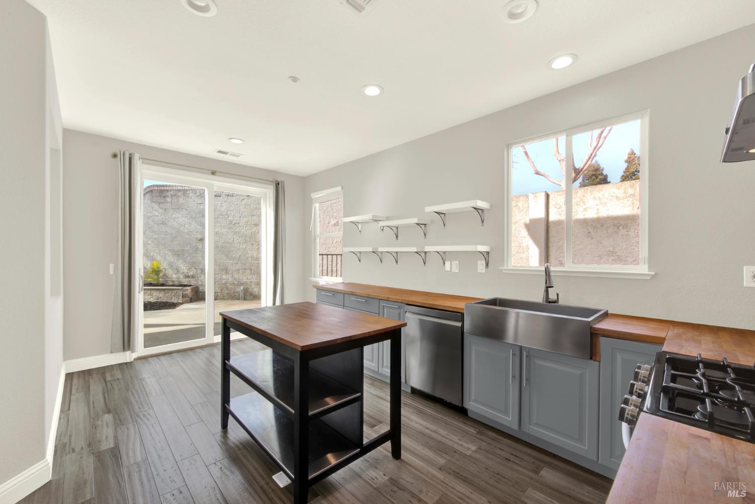 702 Racoon Court Fairfield, CA 94533 - Photo 11 of 37