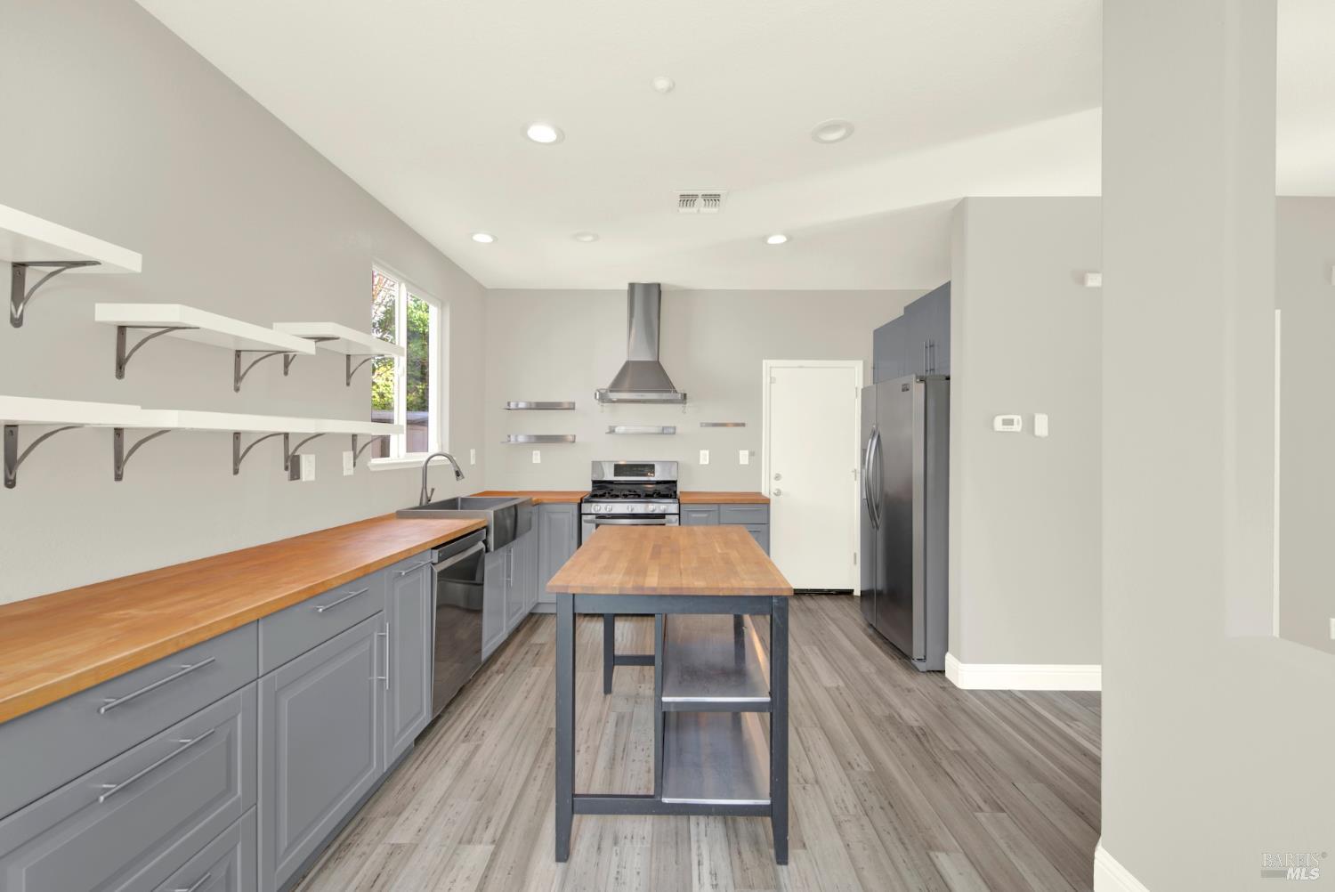 702 Racoon Court Fairfield, CA 94533 - Photo 12 of 37