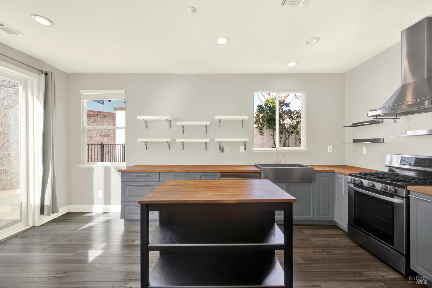 702 Racoon Court Fairfield, CA 94533 - Photo 10 of 37