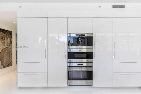 $16,000,000 | 1 Collins Avenue, Unit 207, Miami Beach, FL 33139