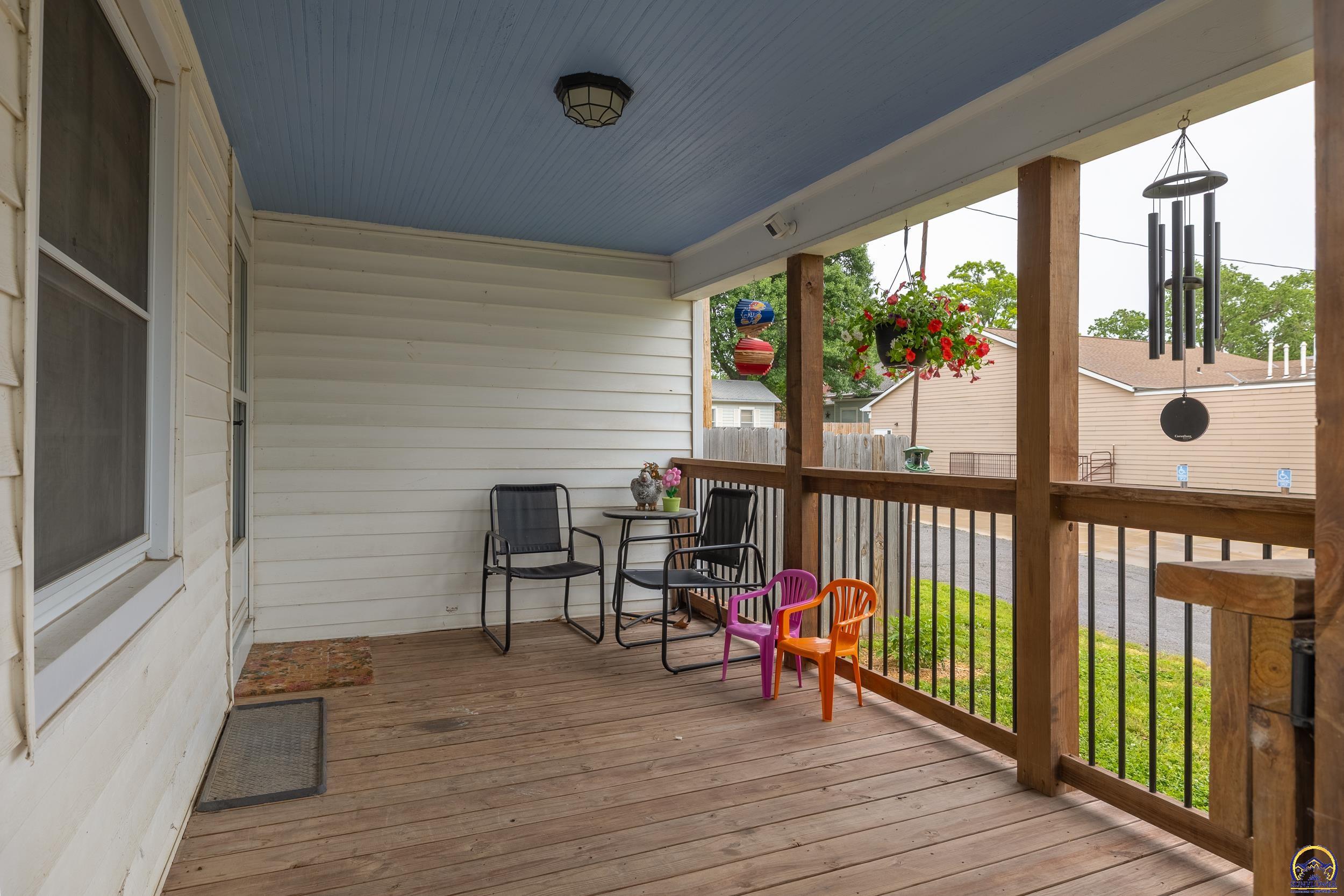 906 6th Street Wamego, KS 66547 - Photo 4 of 20 Covered Front Porch
