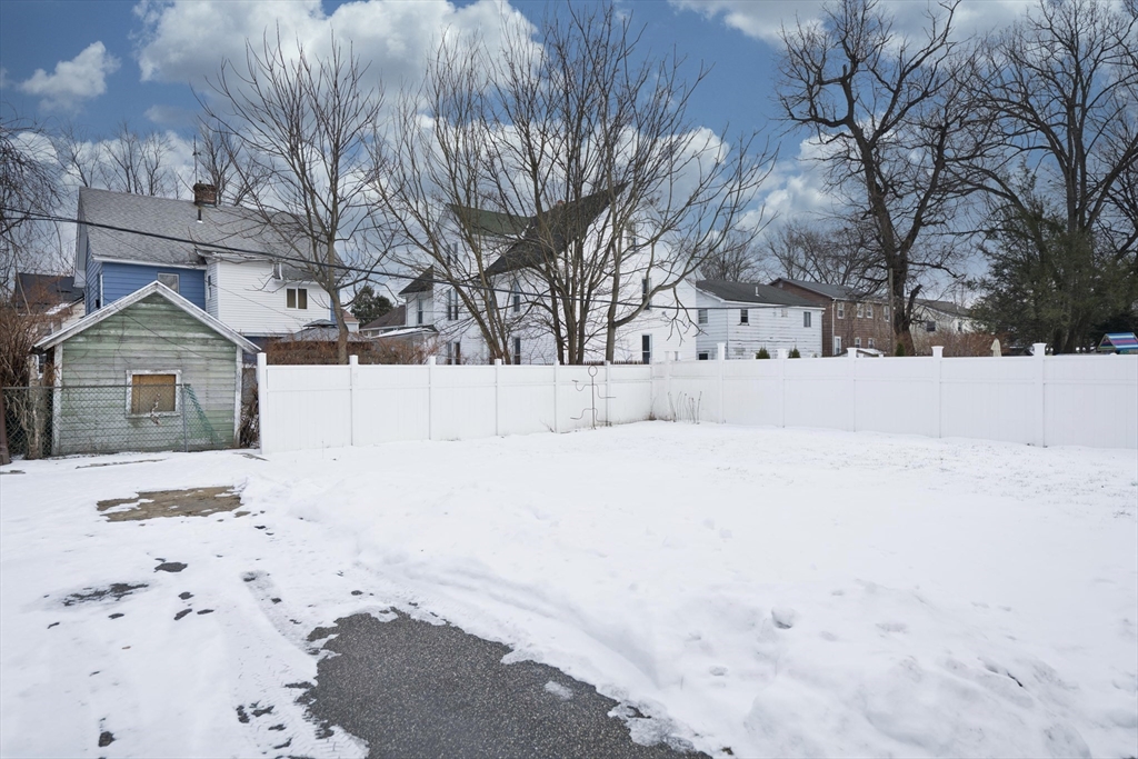 53 Chilson Street Springfield, MA 01118 - Photo 7 of 41