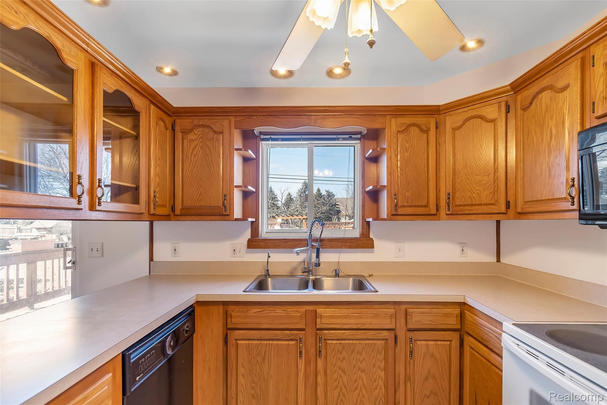 1886 Rector Court Canton, MI 48188 - Photo 10 of 35 1886-Rector-Ct-WindowStill-Real-Estate-Photography-13 - Copy.jpg