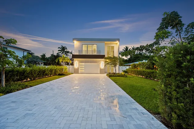 $2,650,000 | 827 Lake Avenue North, Delray Beach, FL 33483