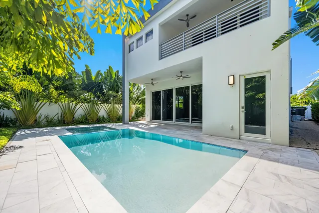 $2,650,000 | 827 Lake Avenue North, Delray Beach, FL 33483