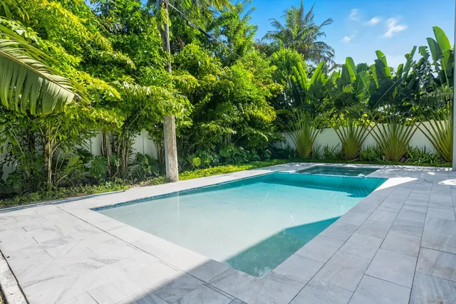 $2,650,000 | 827 Lake Avenue North, Delray Beach, FL 33483