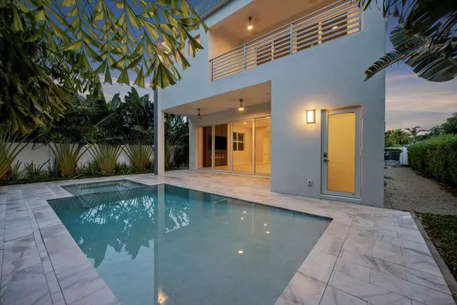 $2,650,000 | 827 Lake Avenue North, Delray Beach, FL 33483