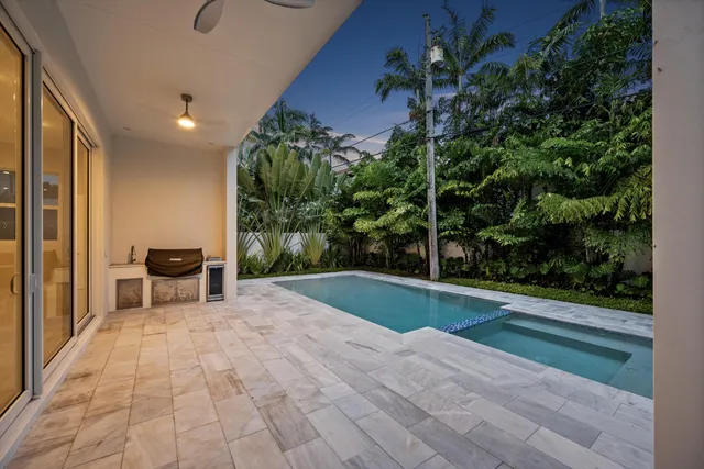 $2,650,000 | 827 Lake Avenue North, Delray Beach, FL 33483