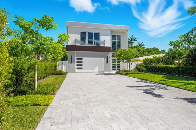$2,650,000 | 827 Lake Avenue North, Delray Beach, FL 33483