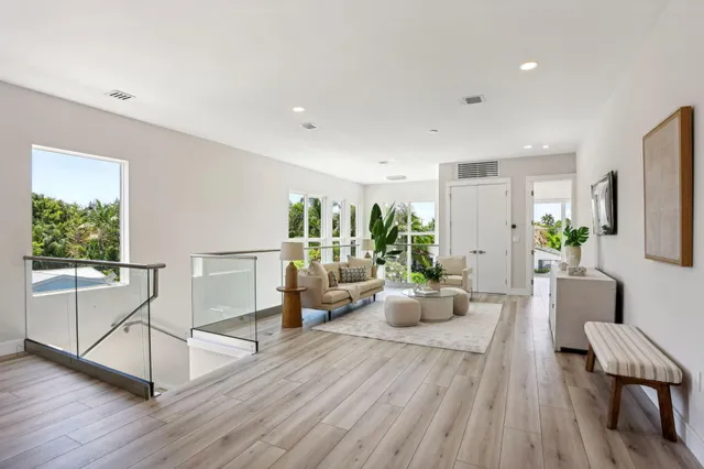 $2,650,000 | 827 Lake Avenue North, Delray Beach, FL 33483