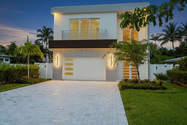$2,650,000 | 827 Lake Avenue North, Delray Beach, FL 33483