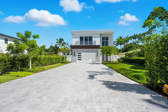 $2,650,000 | 827 Lake Avenue North, Delray Beach, FL 33483