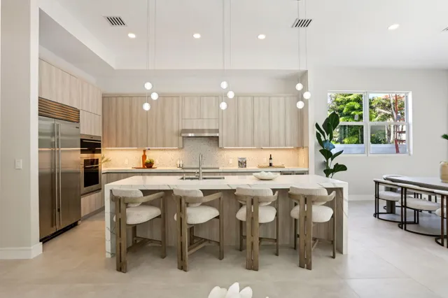 $2,650,000 | 827 Lake Avenue North, Delray Beach, FL 33483