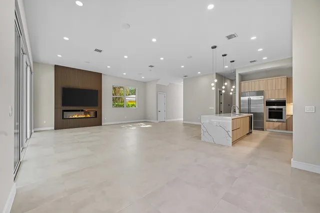 $2,650,000 | 827 Lake Avenue North, Delray Beach, FL 33483