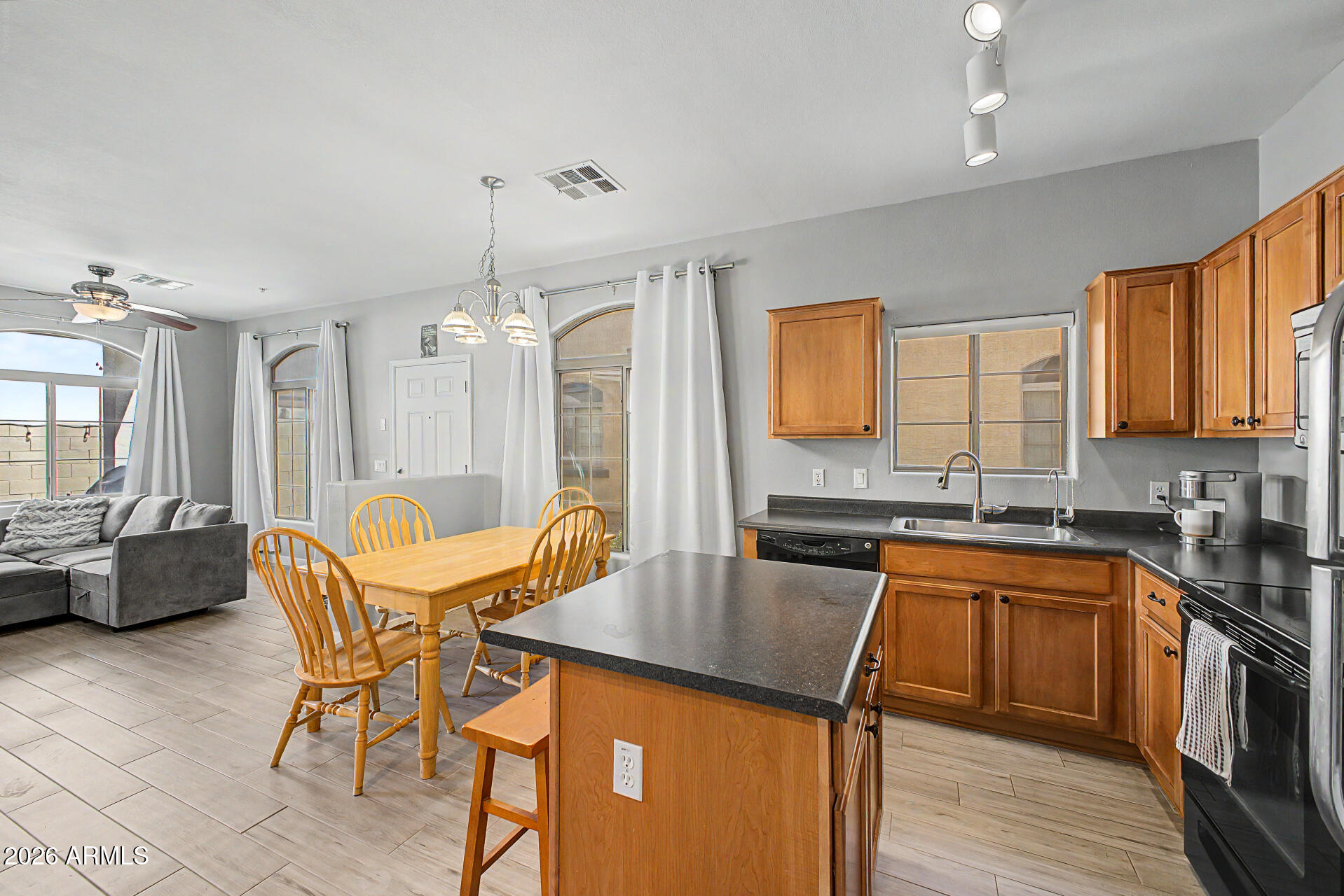 2727 North Price Road, Unit 42 Chandler, AZ 85224 - Photo 19 of 32 15 - Price 4242