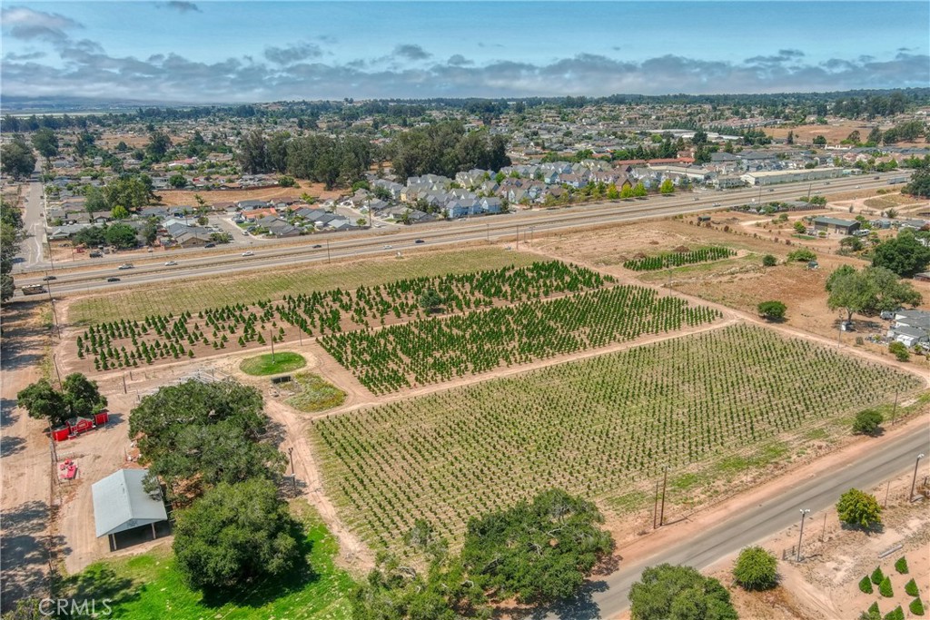 424 Bermuda Place Nipomo, CA 93444 - Photo 28 of 62 a view of swimming pool with a outdoor seating