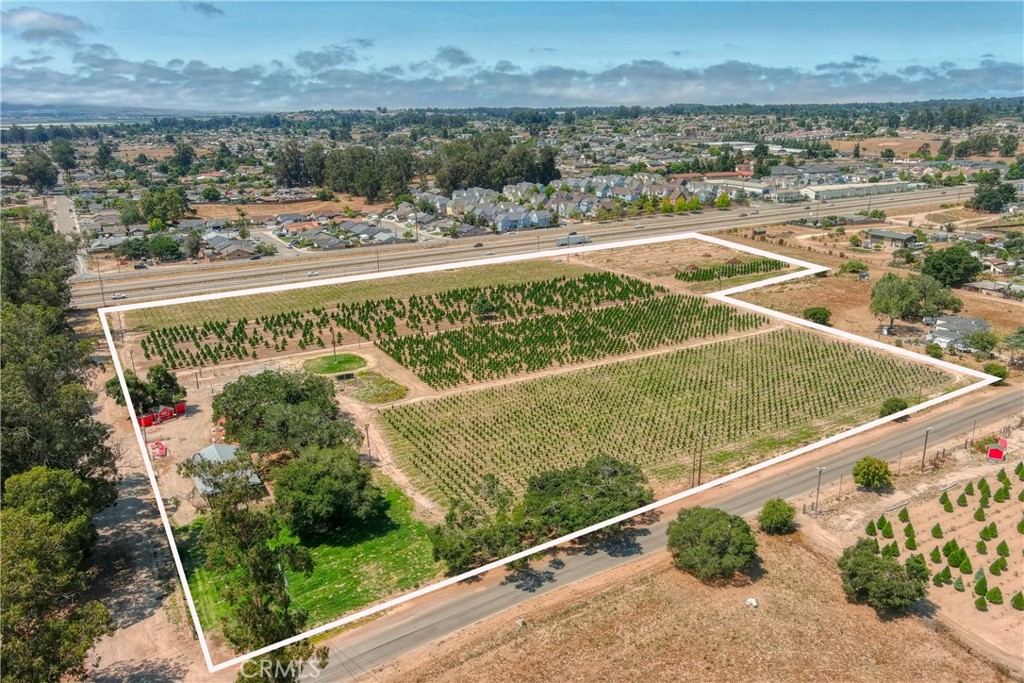 424 Bermuda Place Nipomo, CA 93444 - Photo 3 of 62 a view of swimming pool from a balcony