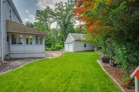 a picture of a black and white photo