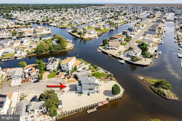 a view of an ocean and a mountain view