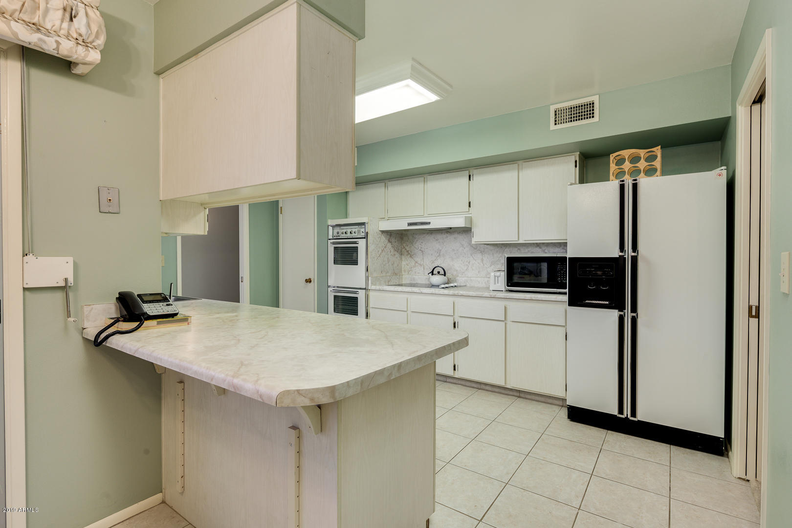 10030 West Mountain View Road Sun City, AZ 85351 - Photo 5 of 16 17-Mountain View