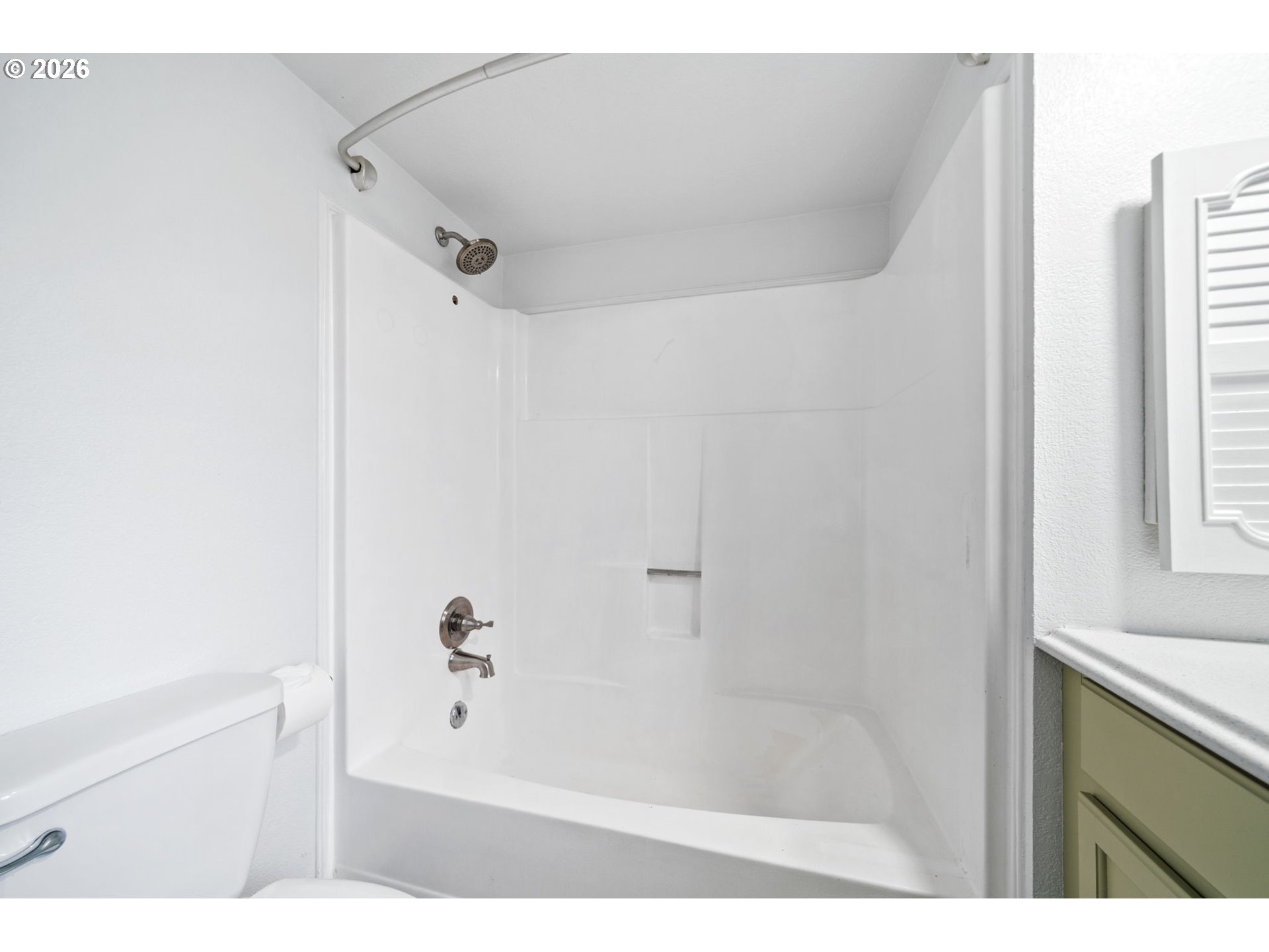 8525 Southeast Orchard Lane, Unit 91 Happy Valley, OR 97086 - Photo 24 of 35 a bathroom with a bathtub