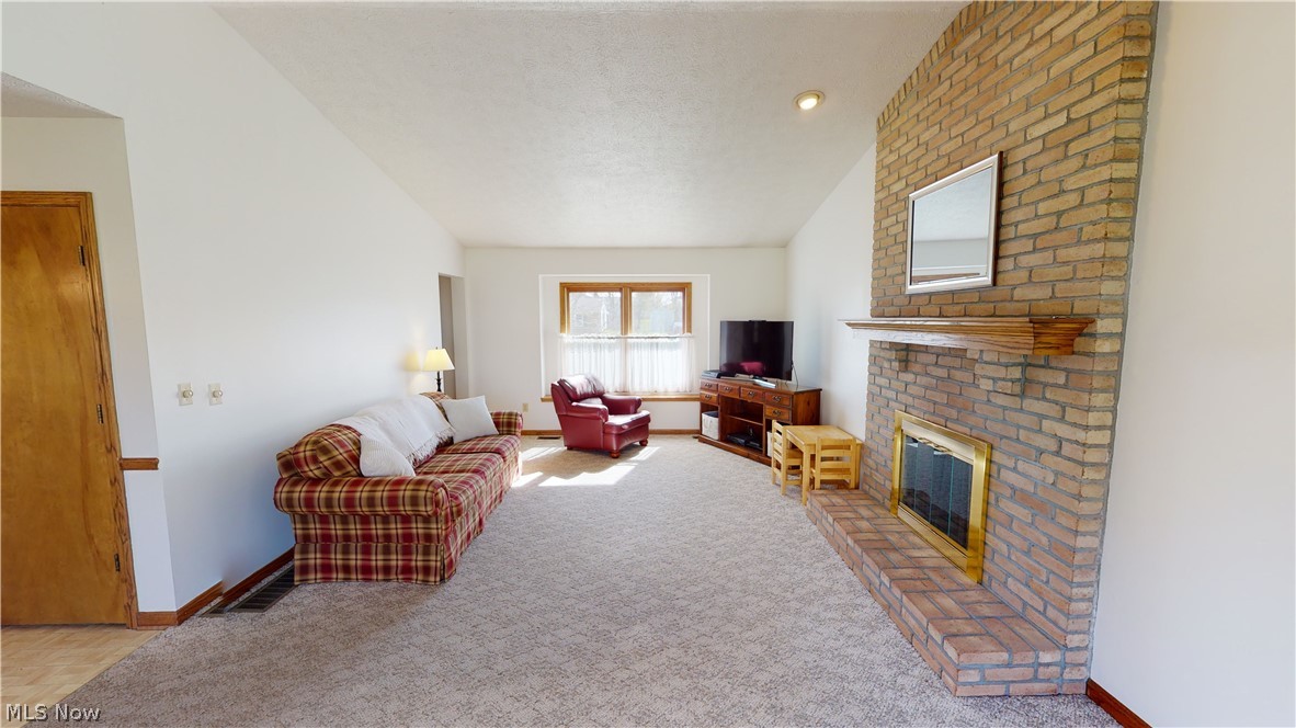 5386 Young Road Stow, OH 44224 - Photo 8 of 35 Gallery Image 8
