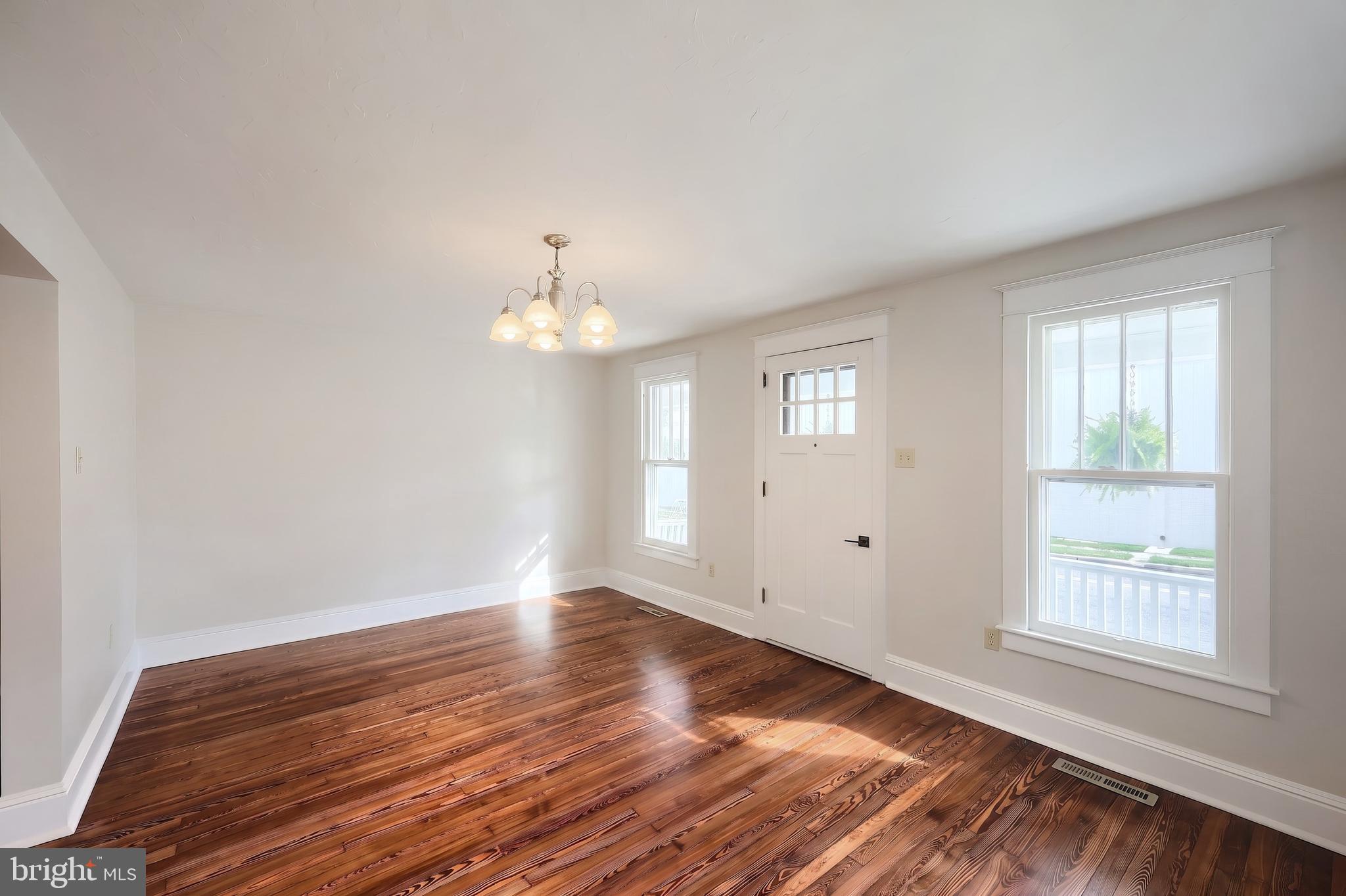 1019 West College Avenue York, PA 17404 - Photo 8 of 31 Living Room