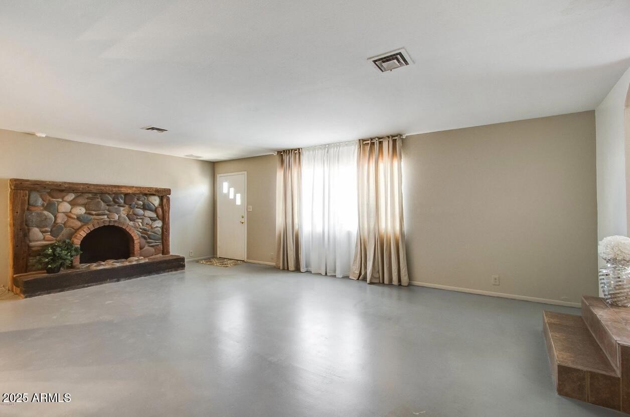 6445 South 32nd Street Phoenix, AZ 85042 - Photo 4 of 11 IMG_9331