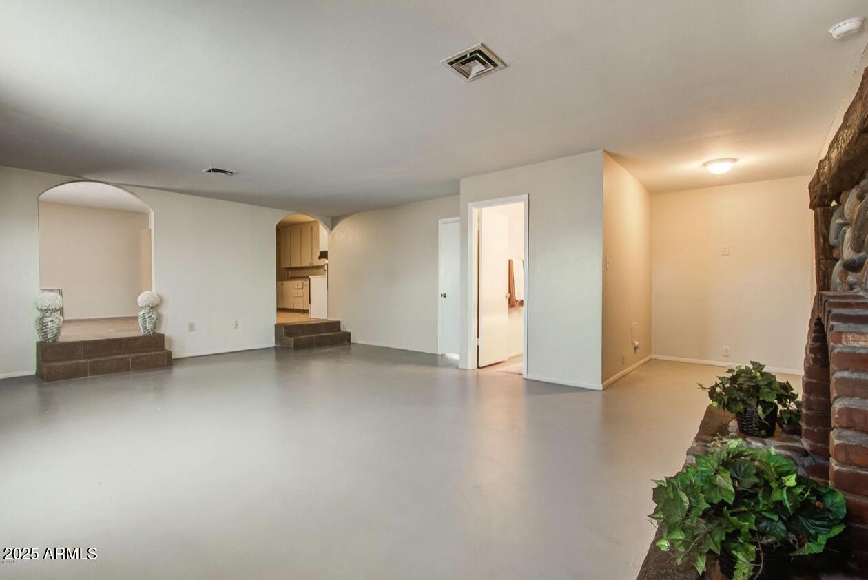 6445 South 32nd Street Phoenix, AZ 85042 - Photo 6 of 11 IMG_9333