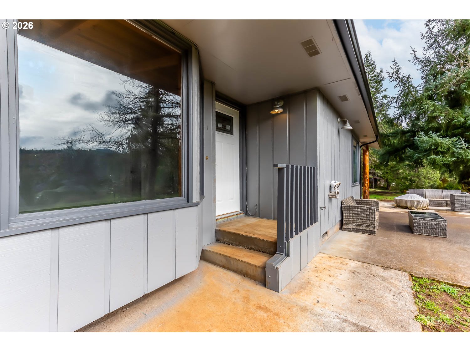 48187 McFarland Road Oakridge, OR 97463 - Photo 4 of 41