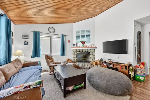 $300,000 | 3912 Oakdale Drive, Frazier Park, CA 93225