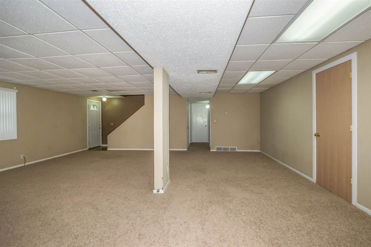 108 Nasinus Road Anamosa, IA 52205 - Photo 17 of 20 Gallery Image 17