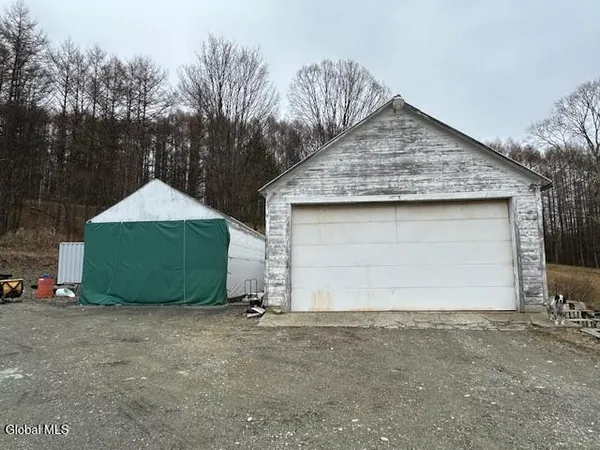 $1,590,000 | 588 Juniper Swamp Road, Salem, NY 12873