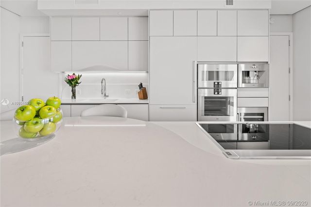 $4,400,000 | 16901 Collins Avenue, Unit 4403, Sunny Isles Beach, FL 33160