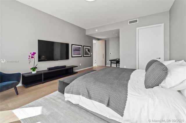 $4,400,000 | 16901 Collins Avenue, Unit 4403, Sunny Isles Beach, FL 33160