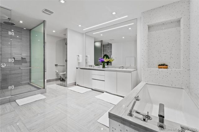 $4,400,000 | 16901 Collins Avenue, Unit 4403, Sunny Isles Beach, FL 33160