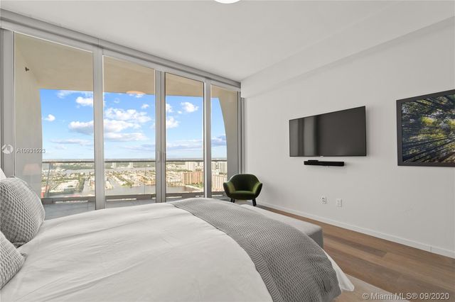 $4,400,000 | 16901 Collins Avenue, Unit 4403, Sunny Isles Beach, FL 33160