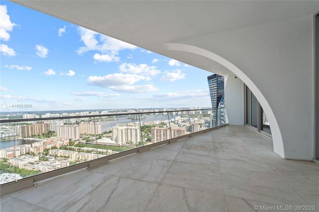 $4,400,000 | 16901 Collins Avenue, Unit 4403, Sunny Isles Beach, FL 33160